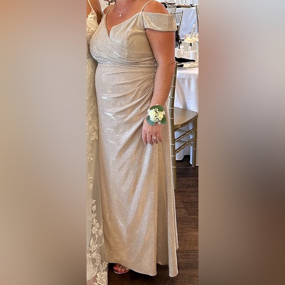 Mother of the Bride off the shoulder gown - Picture 5 of 6